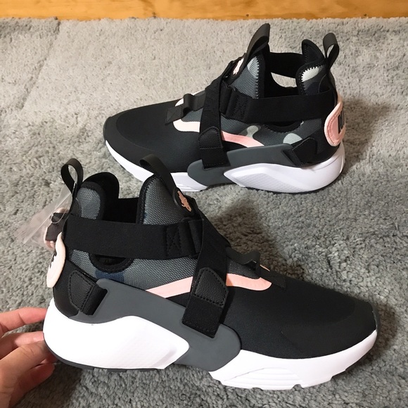 Nike Shoes - Nike Huarache City